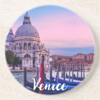 Grand Canal avec gondoles et église à Venise