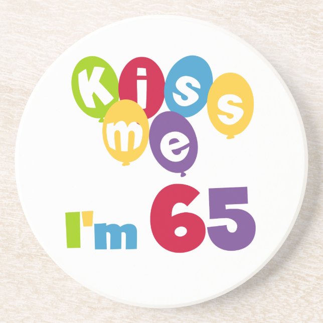 Dessous De Verre En Grès Kiss Me I'm 65 Anniversaire T-shirts et cadeaux (Devant)