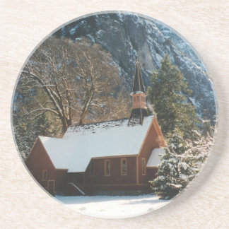 Dessous De Verre En Grès La neige a couvert la chapelle