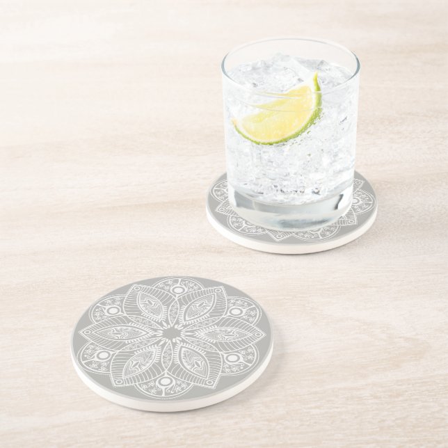 Dessous De Verre En Grès Mandala blanc exotique sur Arrière - plan gris (Côté)