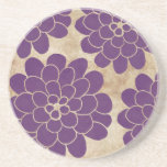 Dessous De Verre En Grès Mariage floral vintage Dahlia violet<br><div class="desc">Ce design magnifique et rustique présente l'image simple d'une fleur de dahlia contre un papier parchemin vieilli qui a l'air arrière - plan. Idéal pour les mariages de plage de printemps ou d'été dans un cadre de jardin classique et élégant. Regardez dans ma boutique pour trouver des produits assortis pour...</div>