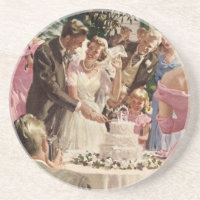 Mariés de mariage vintage coupant le gâteau