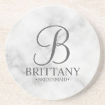 Dessous De Verre En Grès Monogramme personnalisé en marbre et nom Bridesmai<br><div class="desc">Cadeaux Bridesmaid personnalisées modernes avec monogramme personnalisé dans un style de police de script élégant avec nom et titre de bridesmaid dans le style de police serif classique sur arrière - plan de marbre blanc. Parfait aussi pour femme de ménage d'honneur,  mère de la mariée et plus.</div>