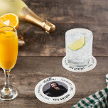 Dessous De Verre En Grès Mythe de l'homme légende photo blanc noir fête d'a<br><div class="desc">Une arrière - plan blanche design. Texte : L'Homme,  Le Mythe,  La Légende. Personnalisez et ajoutez son nom,  son âge et sa photo. Texte noir.</div>