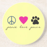 Dessous De Verre En Grès Pattes d'amour de paix<br><div class="desc">Signe, coeur et empreinte de patte de paix Cette conception de produit élégante de pattes d'amour de paix avec un signe de paix, un coeur et un empreinte de patte fait un cadeau unique pour des propriétaires et des amoureux des animaux d'animal familier, particulièrement chien et des propriétaires et des...</div>
