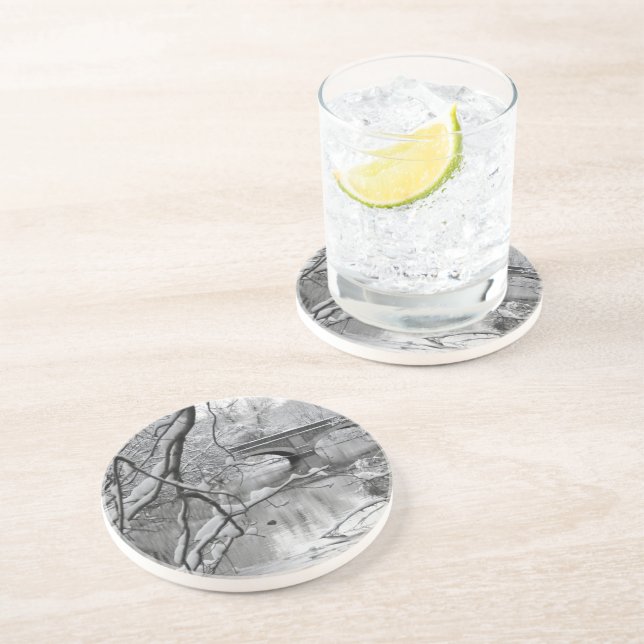 Dessous De Verre En Grès Pont de voûte au-dessus de rivière congelée en (Côté)