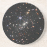 Dessous De Verre En Grès Première vue profonde de l'univers de Webb<br><div class="desc">Vaste et profonde, cette image capture une minuscule tranche du début de l'univers, grouillant de milliers de galaxies de formes et de tailles diverses. Les couleurs pâles des galaxies témoignent de leur immense distance, certaines datant de 13, 8 milliards d'années. Les galaxies spirales, comme notre propre Voie Lactée, serrent de...</div>