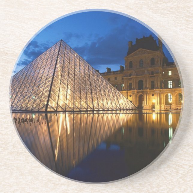 Dessous De Verre En Grès Pyramide dans le musée de Louvre, Paris, France (Devant)
