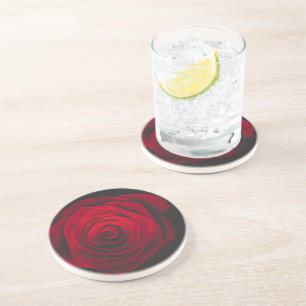 Dessous De Verre En Grès Rose rouge sur effet vintage arrière - plan noir