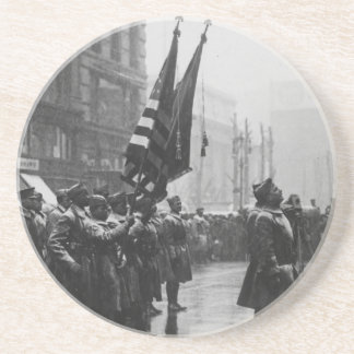 Dessous De Verre En Grès Soldats de "Buffalo" renvoyant les couleurs - 1919