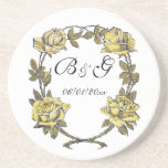 Dessous De Verre En Grès Vintage Wedding, Yellow Antique Garden Rose Wreath<br><div class="desc">Vintage illustration love and romance design featuring a delicate yellow garden roses in the shape of a circle or oval wreath. The flowers,  stems and leaves almost create a heart shape. Express your eternal love with a flower the defines romance. Lovely choice for a spring or summer wedding.</div>