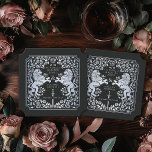 Dessous-de-verre En Papier Billet noir Mariage d'épée médiévale Royal Lion<br><div class="desc">Ajoutez du charme royal à votre paysage de table ! Ces dessous de verre de mariage personnalisés sont dotés d'un majestueux lion et d'un design floral avec vos noms et monogramme, le tout en argent luxueux contre un arrière - plan noir. Parfait pour une fête d'imaginaire médiévale avec une élégance...</div>