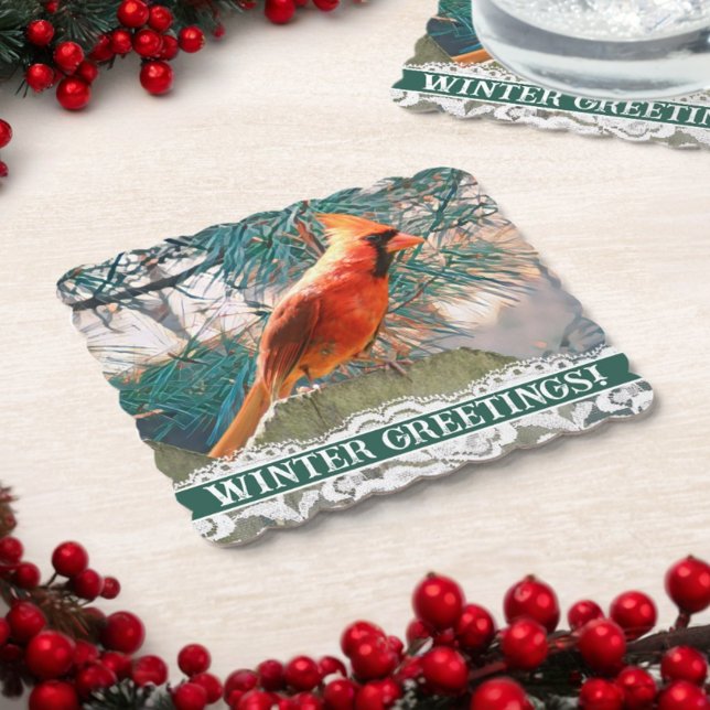 Dessous-de-verre En Papier Cardinal devant l'arbre à pin hiver (This paper coaster for your winter gathering features a beautiful red bird against a pine tree.)