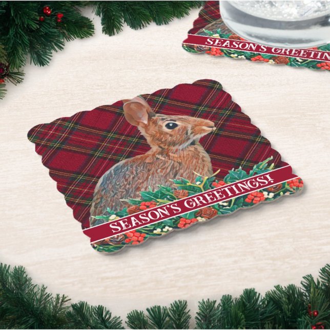 Dessous-de-verre En Papier Lapin avec baies Holly et Plaid (This classic Christmas coaster design spreads Season's Greetings in red and green alongside a rabbit)