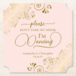 Dessous-de-verre En Papier Posh Blush Pink & Gold ne prenez pas mon Mariage d<br><div class="desc">Ce dessous de verre mariage est élégant, élégant et amusant ! Il présente un magnifique design rose et or avec des lettres de script modernes et des boucles et tourbillons dorés délicats dans les coins. Le texte dit "S'il vous plaît ne prenez pas mon verre, je danse" avec de l'espace...</div>