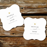 Dessous-de-verre En Papier Script élégant moderne minimal Gold Wedding Favor<br><div class="desc">La fête de mariage moderne privilégie le dessous de verre en papier avec vos noms sur mesure en calligraphie tourbillonnant élégante, les noms du couple et la date de votre célébration. Il s'agit de la version minimaliste en noir et blanc avec un détail de coeur doré. Idéal aussi pour les...</div>