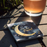 Dessous-de-verre En Pierre Au-dessus de la lune Baby shower céleste étoiles e<br><div class="desc">Fêtez l'arrivée d'une nouvelle petite étoile avec ces dessous de verre en pierre de baby shower enchanteurs, avec une lune dorée radieuse et des étoiles chatoyantes sur un arrière - plan d'espace bleu profond, le tout magnifiquement rendu en aquarelles. L'en-tête, "Nous sommes sur la Lune !", ajoute une touche de...</div>