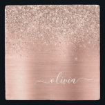 Dessous-de-verre En Pierre Brushed metal rose Gold Pink Glitter Monogram<br><div class="desc">Or rose - Faux Roses Fluides Parties scintillant Étincelle Métallique Brossée Monogramme Métal Nom Carrelage en pierre. Cela rend la remise de diplômes parfaite,  doux 16 ans,  mariage,  douche nuptiale,  anniversaire,  baby shower ou cadeau de fête de bachelorette pour quelqu'un qui aime le luxe glam et les styles chic.</div>