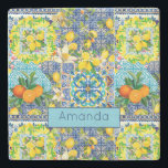 Dessous-de-verre En Pierre Carreaux fleuris d'agrumes siciliens bleu chic<br><div class="desc">Carreaux fleuris chic bleu turquoise sicilien agrumes Dessous de verre en pierre. Motif de jardin botanique d'agrumes chic et fleuri inspiré de l'art italien lumineux d'été de la majolica. Belles carreaux en céramique sicilienne en jaune rose et bleu. Un design ludique et lumineux pour la décoration de maison, vêtements, mobile...</div>