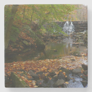 Dessous-de-verre En Pierre Cascade automnale et Creek Pennsylvania Nature
