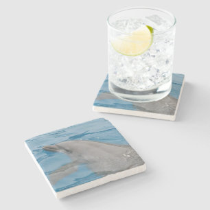 Dessous-de-verre En Pierre Dauphin dérivant dans une eau bleue calme