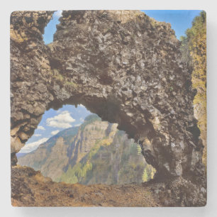 Dessous-de-verre En Pierre États-Unis, Oregon. Arche Rock Of Ages dans la riv