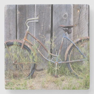 Dessous-de-verre En Pierre États-Unis, Oregon, Bend. Un vieux vélo délabré