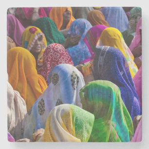 Dessous-de-verre En Pierre Femmes en saris colorés se rassemblent
