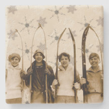 Femmes vintages Skieuses Avec Bois Skis Sepia Phot