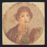 Dessous-de-verre En Pierre Fresco of sappho in Pompeii<br><div class="desc">FRESCO OF SAPPHO POMPEII Découverte en 1760, est l'une des peintures les plus célèbres et les plus aimées, communément appelé Sappho. En fait représente une femme Pompéienne de haute société, richement habillée de cheveux filetés d'or et de larges boucles d'oreilles en or, amenant le stylet à la bouche et tenant...</div>