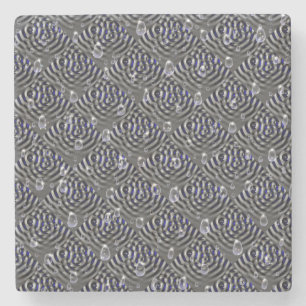 Dessous-de-verre En Pierre Gouttes de pluie sur du métal