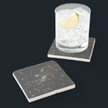 Dessous-de-verre En Pierre La première vue en profondeur de l'univers par Web<br><div class="desc">Vaste et profonde, cette image capture une infime partie de l'univers primitif, grouillant de milliers de galaxies de formes et de tailles variées. Les couleurs ténues des galaxies laissent deviner leur immense distance, certaines remontant à 13, 8 milliards d'années. Les galaxies spirales, comme notre Voie lactée, embrassent de majestueux bras...</div>