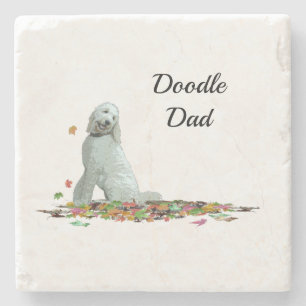 Dessous-de-verre En Pierre Labradoodle Chien Dans Dessous de verre Feuille En