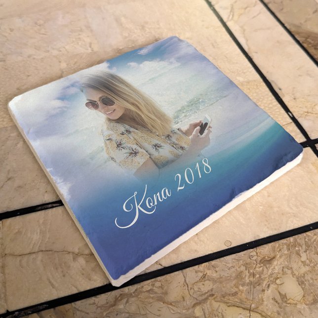Dessous-de-verre En Pierre Mémoire de vacances au bord de l'océan bleu Cadeau (Blue sea and clouds coastal vignette photo template coaster)