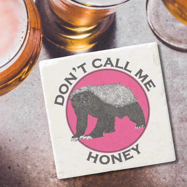 Dessous-de-verre En Pierre Ne pas m'appeler Honey Badger Funny Feminist Pink  (Honey badger and funny badass feminist quote ‘don’t call me honey’ pink and black coaster)