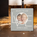 Dessous-de-verre En Pierre Photo personnalisée Nous t'aimons Papa Fête des pè<br><div class="desc">This We Love You Dad Photo Stone Dessous de verre est décoré avec le mot LOVE dans la typographie blanche sur un arrière - plan gris élégant. Facilement personnalisable avec votre photo et votre nom. Fait un grand cadeau de Fête des pères.</div>