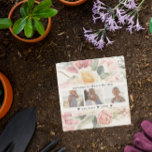 Dessous-de-verre En Pierre Pierre du jardin de maman | Collage photo Floral T<br><div class="desc">Utilisez ces dessous de verre comme de belles pierres de jardin. Ils font un joli ajout à n'importe quel jardin. De belles fleurs de printemps encadrent vos photos. Trois modèles photo minimum de vos photos personnelles préférées pour un cadeau que tout le monde aimerait. La Fête des Mères est l'occasion...</div>