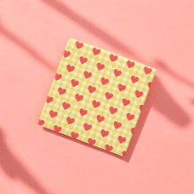 Saint-Valentin à carreaux jaunes et cœur rouge