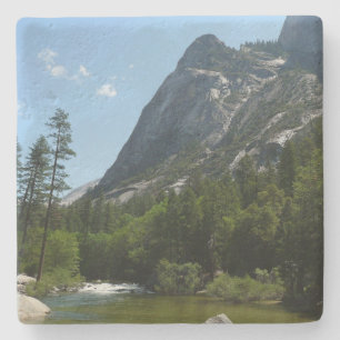 Dessous-de-verre En Pierre Tenaya Creek dans le parc national de Yosemite