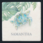 Dessous-de-verre En Pierre Tortue de mer personnalisée Tropical<br><div class="desc">Ajoutez une petite touche tropicale à votre cadeau grâce à ce dessous de verre en pierre personnalisé qui présente une belle aquarelle tortue de mer et une feuille de palmier monstère dans un turquoise et vert éclatant de Victoria Grigaliunas. Parfait pour les mariages de Floride, cette pièce mignonne et côtière...</div>