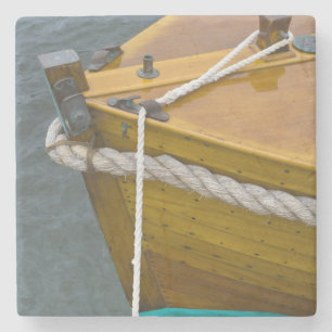 Dessous-de-verre En Pierre Voilier en bois dans l'eau