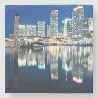 Dessous-de-verre En Pierre Vue d'horizon avec la réflexion dans l'eau, Miami