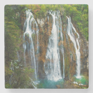 Dessous-de-verre En Pierre Vue surélevée d'une cascade, Croatie