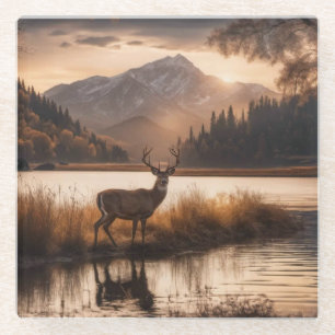 Dessous-de-verre En Verre Cerf imposant sur un lac de montagne