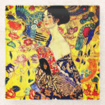 Dessous-de-verre En Verre Dame Gustav Klimt avec ventilateur<br><div class="desc">Dessous de verre en verre avec peinture à l’huile de Gustav Klimt Lady with Fan (1918). Une femme portant un kimono bleu tient un ventilateur rouge contre un arrière - plan jaune coloré de fleurs et de paons. Un grand cadeau pour les amateurs de Japonisme et d'art européen.</div>