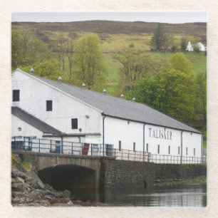 Dessous-de-verre En Verre distillerie de whisky Talisker à Skye, Écosse