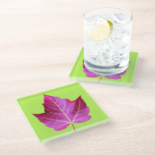 Dessous-de-verre En Verre Feuille de Maple Rouge d'Automne sur Fond Vert