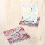 Dessous-de-verre En Verre Fleurs blanches roses noms mariage<br><div class="desc">Personnalisez et ajoutez vos noms et votre date de mariage. Les noms sont écrits avec un script de style moderne écrit à la main. Peut être utilisé comme une sauvegarde de la date ou comme un cadeau mariage.</div>