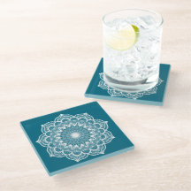 Mandala blanc sur fond bleu