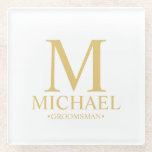 Dessous-de-verre En Verre Monogramme et nom personnalisé Gold Groomsman<br><div class="desc">Classic Gold Personnalisé Groomsman Cadeaux avec monogramme personnalisé,  nom et titre du groomsman en style de police serif classique or. Aussi parfait pour Best Man,  Père de la Mariée et plus.</div>